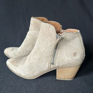 Frye Judith Double Zip Ankle Booties Taupe Gray Suede Leather Western Size 8